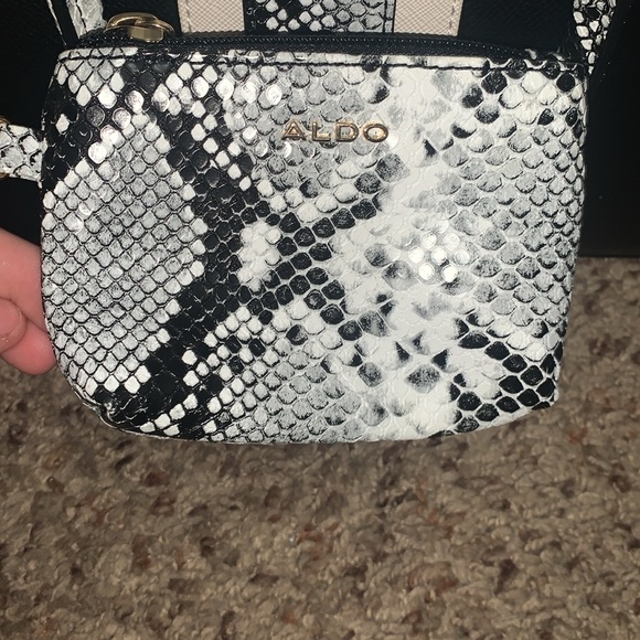 Aldo snakeskin hand bag with coin purse and strap - Picture 3 of 4